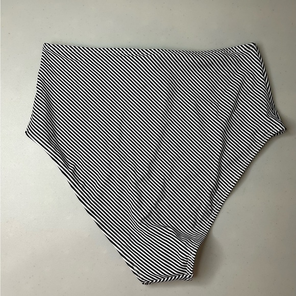 Cupshe Blk/White Stripe High Waist Bikini Bottoms Large NWT - Picture 3 of 3